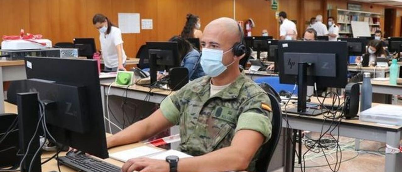Canarias ha pedido al Estado rastreadores militares para reforzar el seguimiento de los casos de covid.