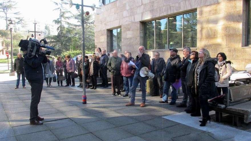 La manifestación ante la Consejería.