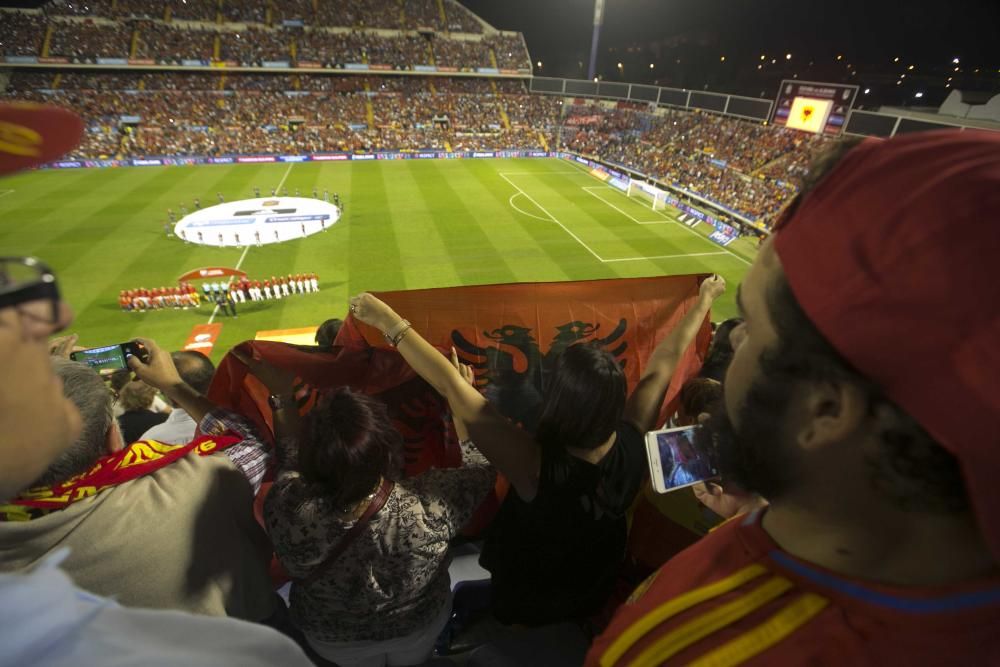 El Rico Pérez congregó a miles de aficionados que dieron aliento a la Roja