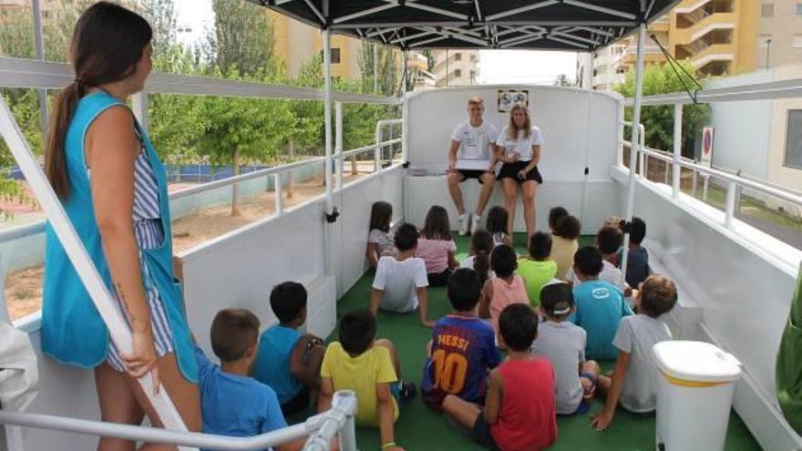 El Bus de la Llengua fa un altra parada a Peníscola