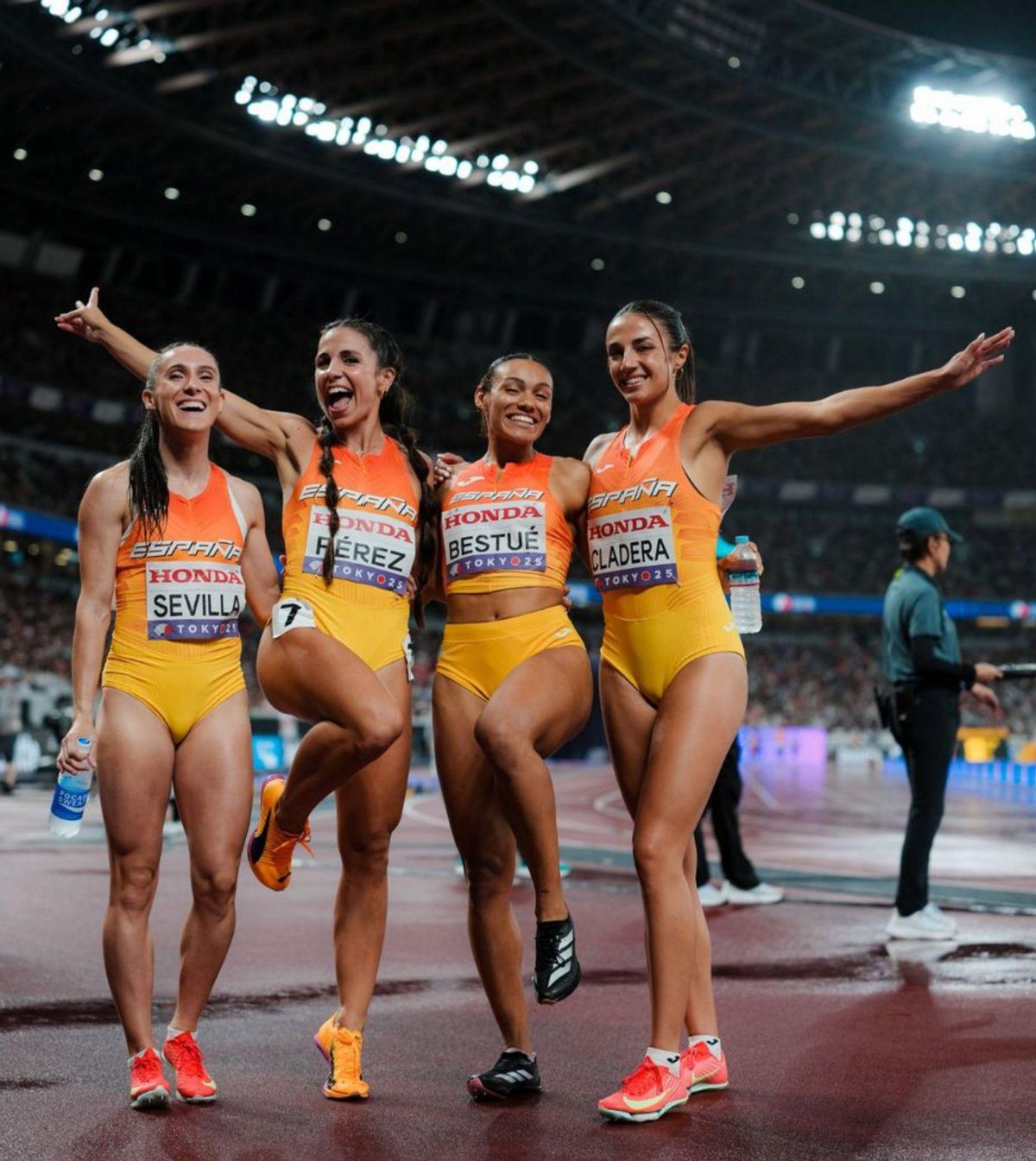 Espanya, matrícula d’honor en la marxa i aprovat a la pista