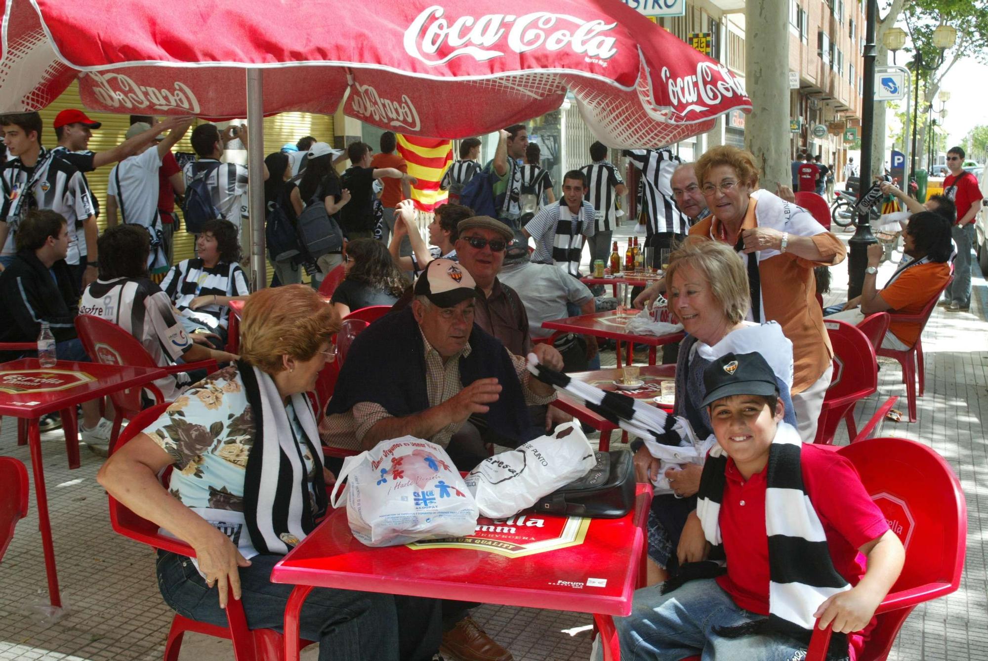 Así fue el multitudinario desplazamiento a Albacete de la afición del Castellón en 2006