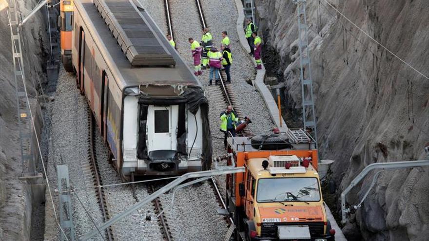 Fomento achaca a errores humanos el choque de los trenes en Barcelona