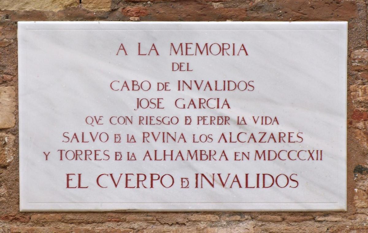 Plaza a José García en La Alhambra.