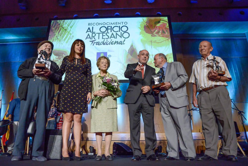 Los artesanos son homenajeados por el Cabildo