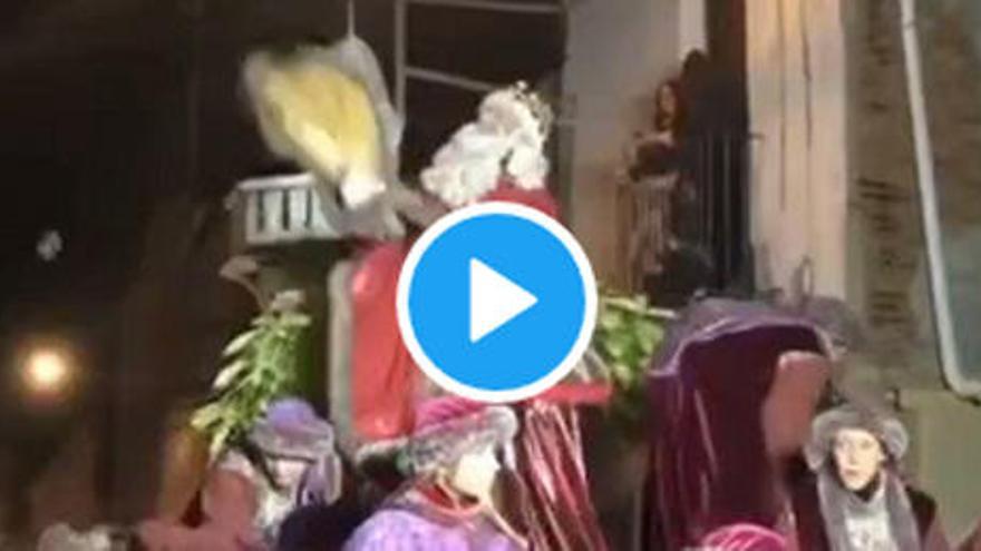 El surrealista vídeo de un Rey Melchor violento