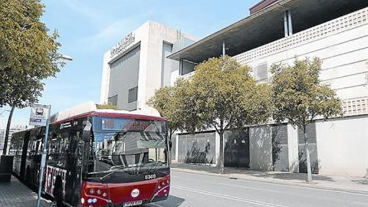 LOS VIEJOS CUARTELES Solar pendiente de albergar equipamientos.