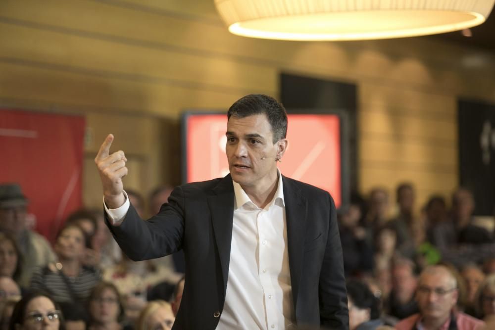 Asamblea con Pedro Sánchez en Oviedo