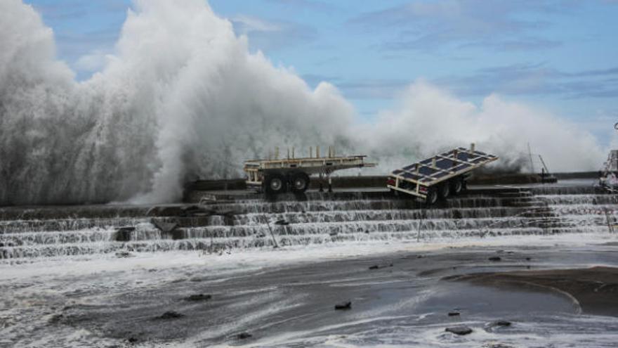 Uno de los temporales que afectó notablemente al dique de Bajamar en 2013.