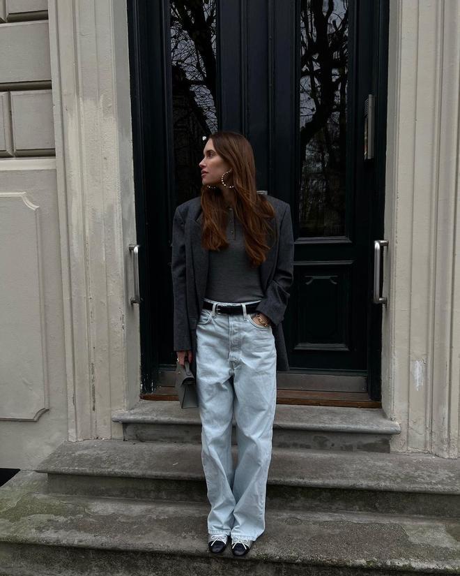 Pernille Teisbaek con vaqueros wide leg