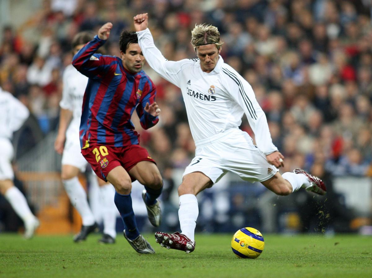Beckham y Deco durante el clásico de la temporada 2005-2006 en el Santiago Bernabéu
