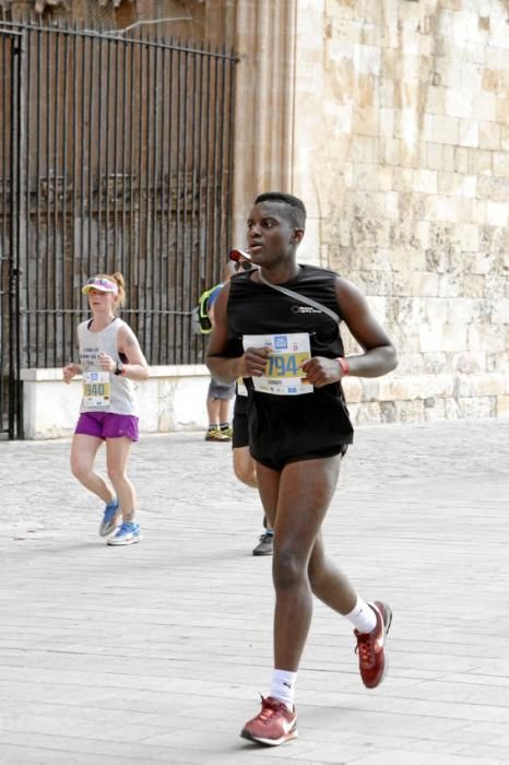 9.000 Läufer aus 49 Ländern gingen am Sonntag den 15.10. an den Start. In der Marathon Disziplin gingen die Deutschen leer aus.