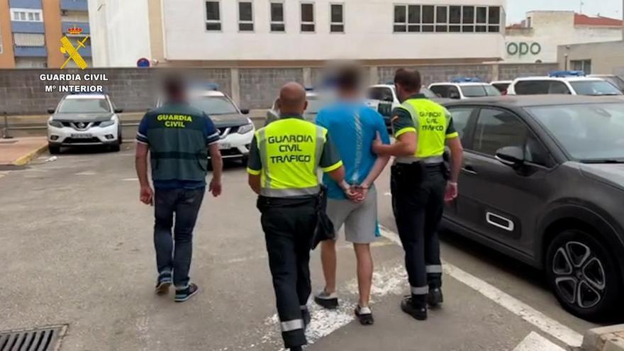 La Guardia Civil detiene al conductor que huyó a pie, un hombre de 29 años