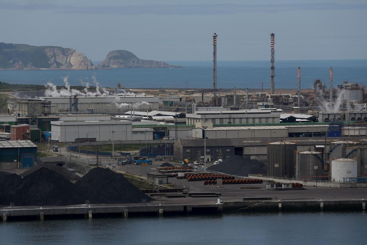 Factoría de Asturiana de Zinc, en Avilés.
