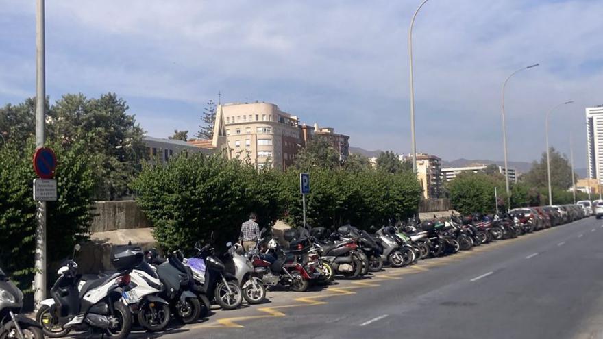 Reducen un aparcamiento de motos de la avenida de la Rosaleda en beneficio de un servicio oficial