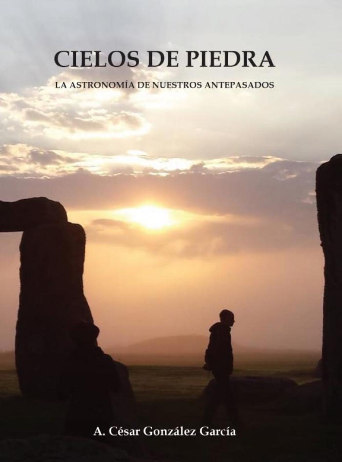 Portada del libro de César González García, 'Cielos de piedra: La astronomía de nuestros antepasados'.