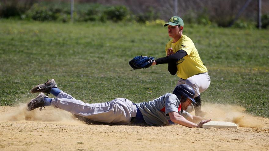 Doble victoria de Los Tiburones en el inicio de la Liga Nacional Conferencia Sur