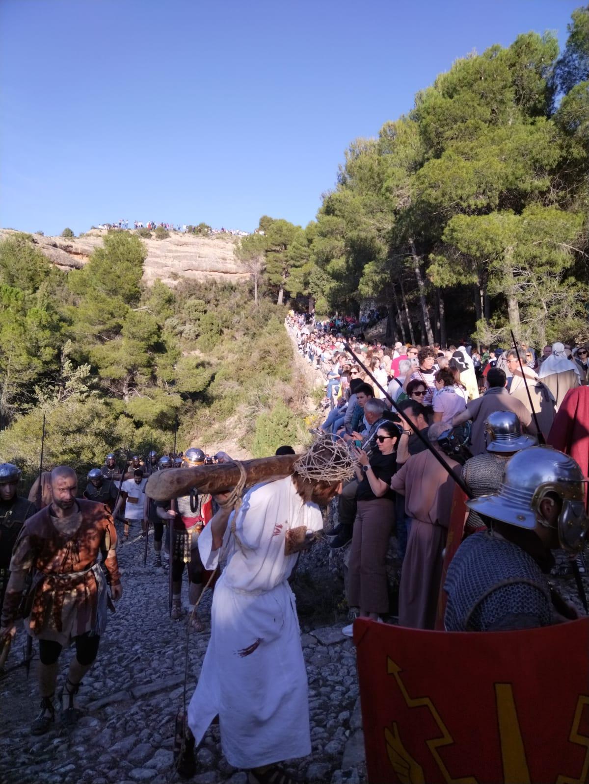 Muchos espectadores se han acercado hasta El Calvario de Alcorisa para ver la obra