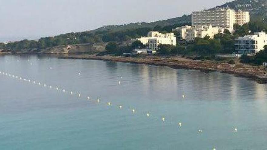 Sant Antoni reabre su canal de nado en aguas abiertas