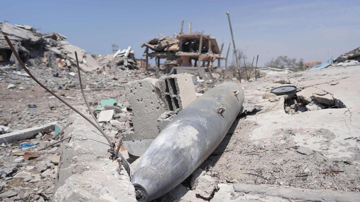 Una bomba sin explotar en Gaza.