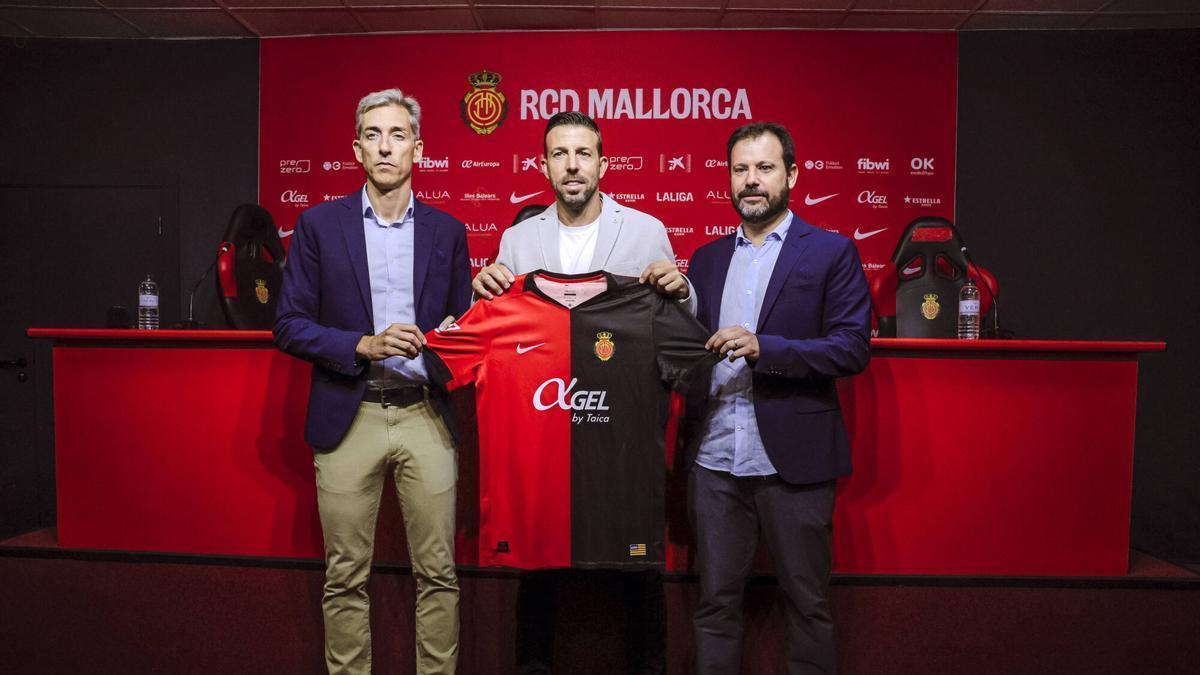 Rueda de prensa de presentación de Luis García como nuevo entrenador del RCD Mallorca.