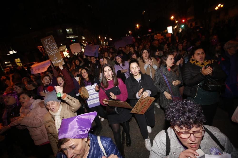 Miles de personas recorren las calles de Vigo en la manifestación central del 8-M