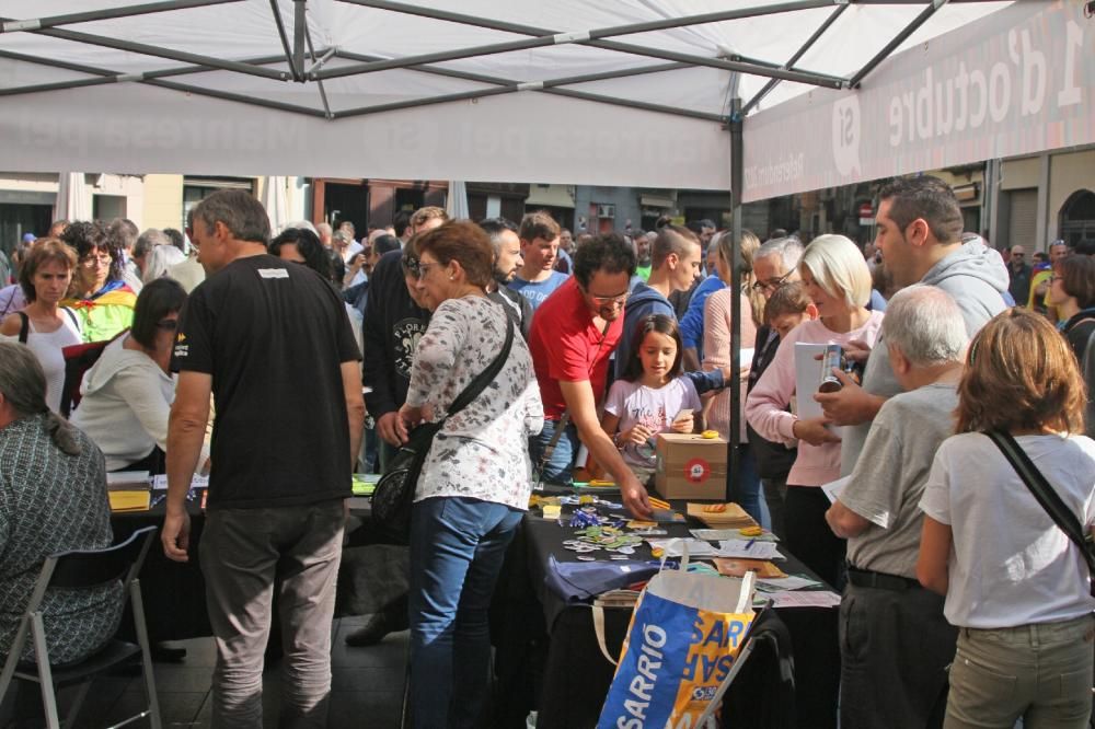 Penjada de cartells a Manresa pro referèndum