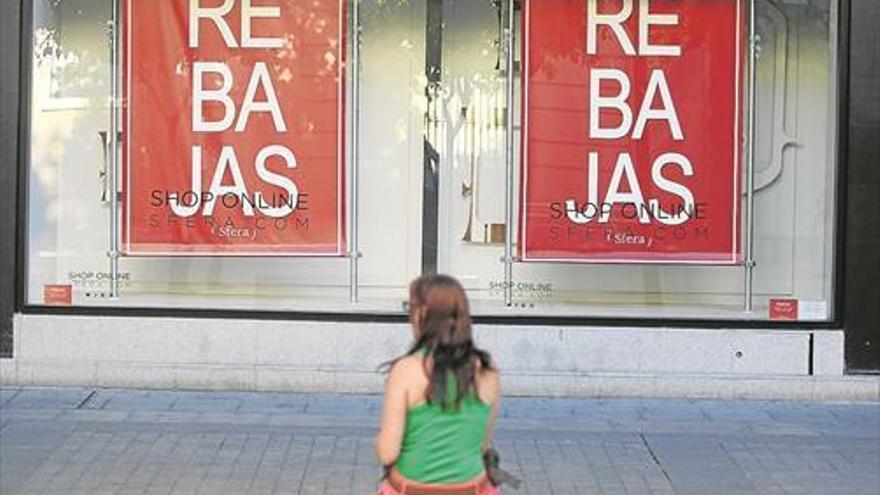 Empiezan las rebajas en el 25% del pequeño comercio, que se resiste a este formato