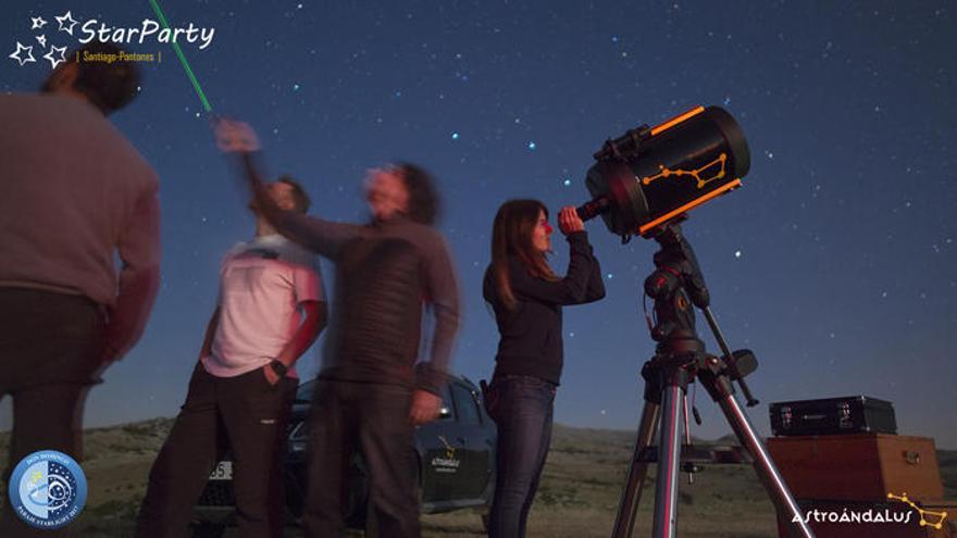 La agencia, pionera en Europa, está especializada en turismo astronómico.