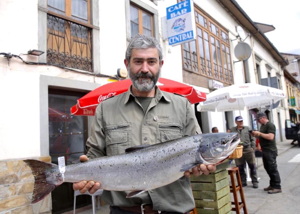 Manuel Fernández "Lito" con el Campanu del Narcea.