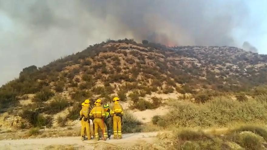 La UME trabaja en la extinción del fuego de Perdiguera