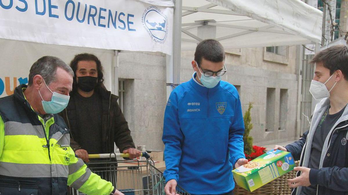 Punto de recogida del CCA Ourense Centro, en el Paseo.   | // IÑAKI OSORIO