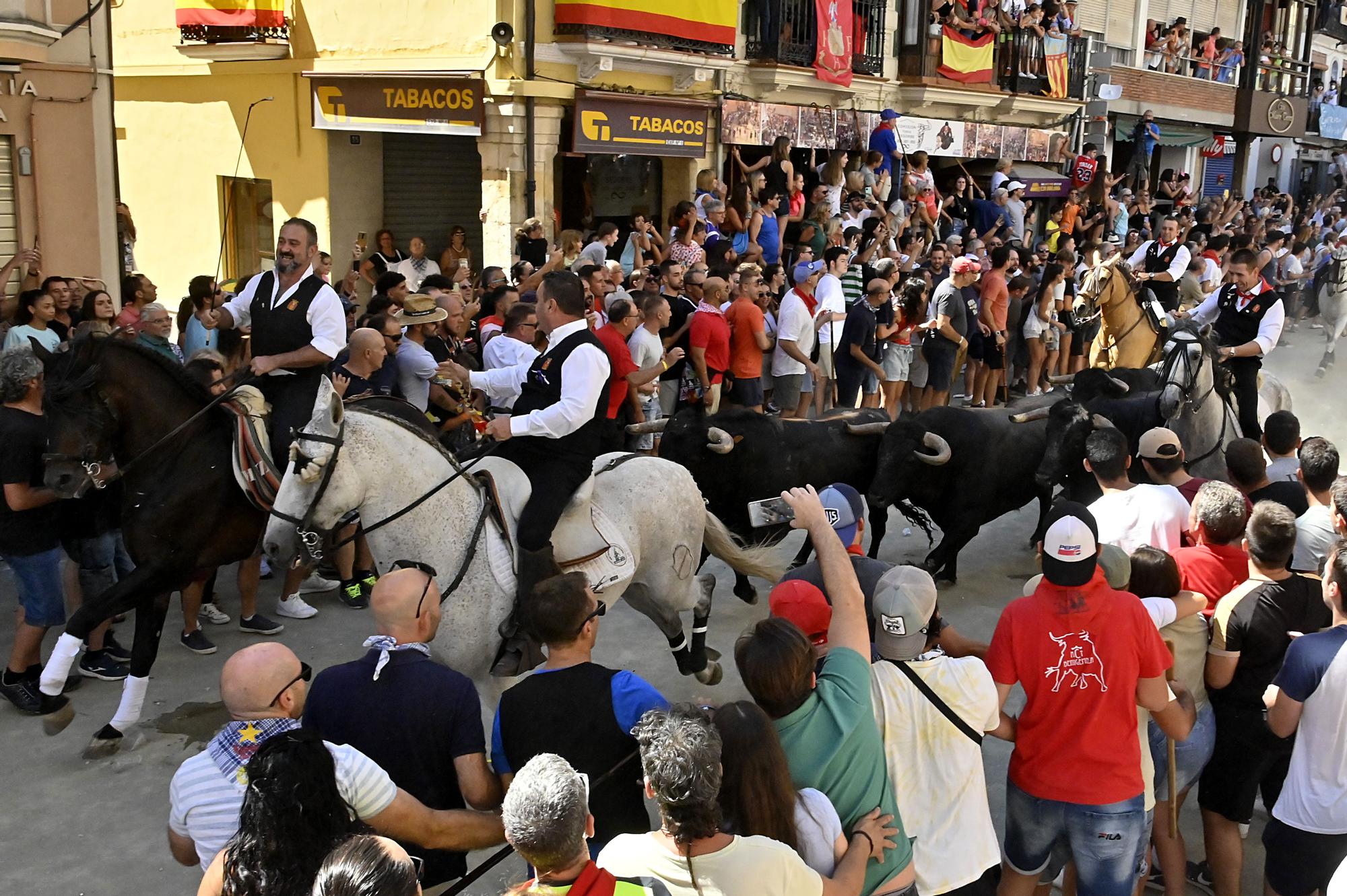 Fotos de ambiente y de la segunda Entrada de Toros y Caballos de Segorbe