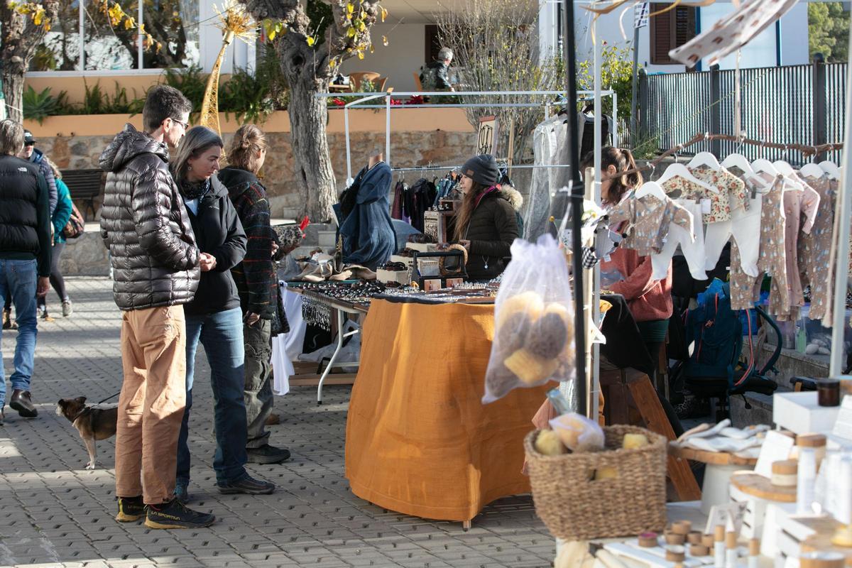 Superar el invierno en el mercadillo de Sant Joan