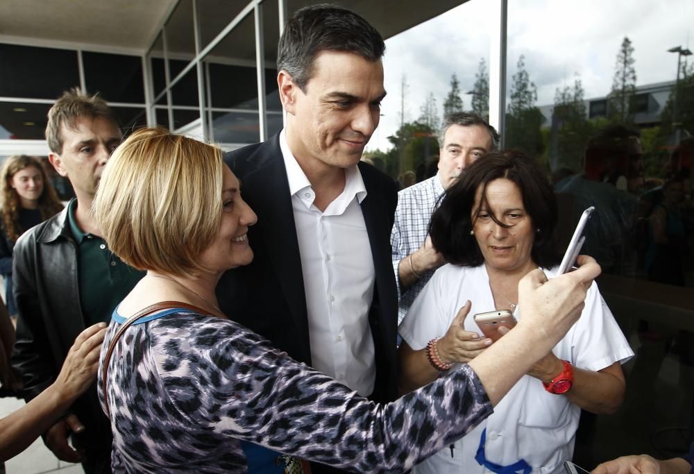 Visita de Pedro Sánchez al HUCA