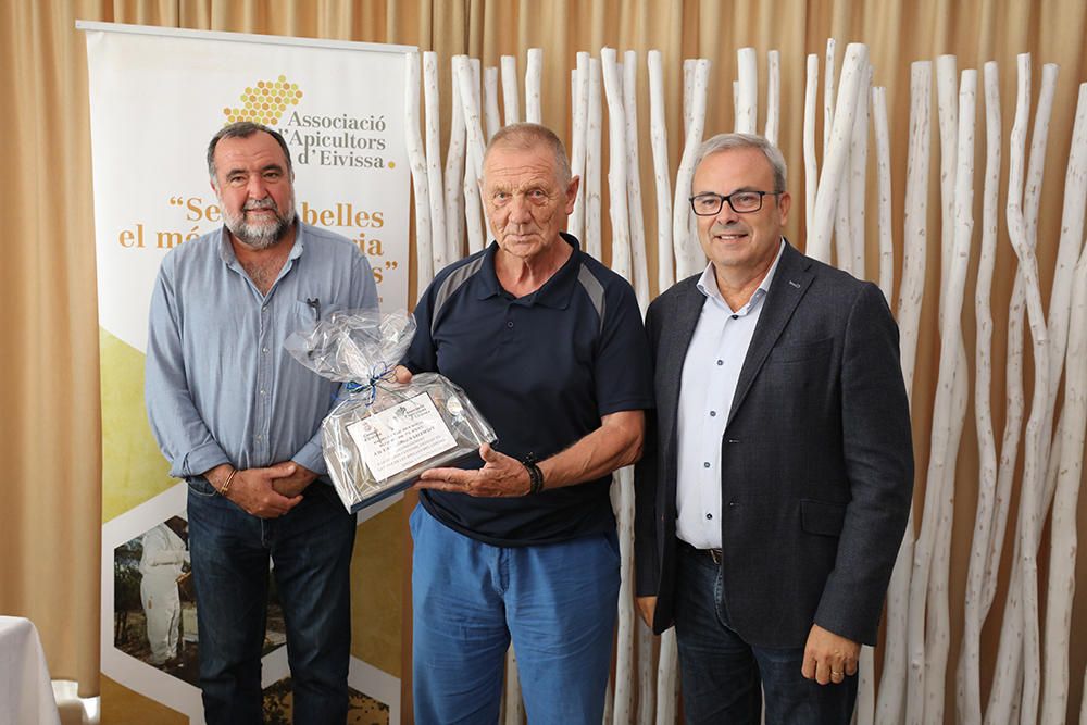 Homenaje a los apicultores más veteranos de Ibiza