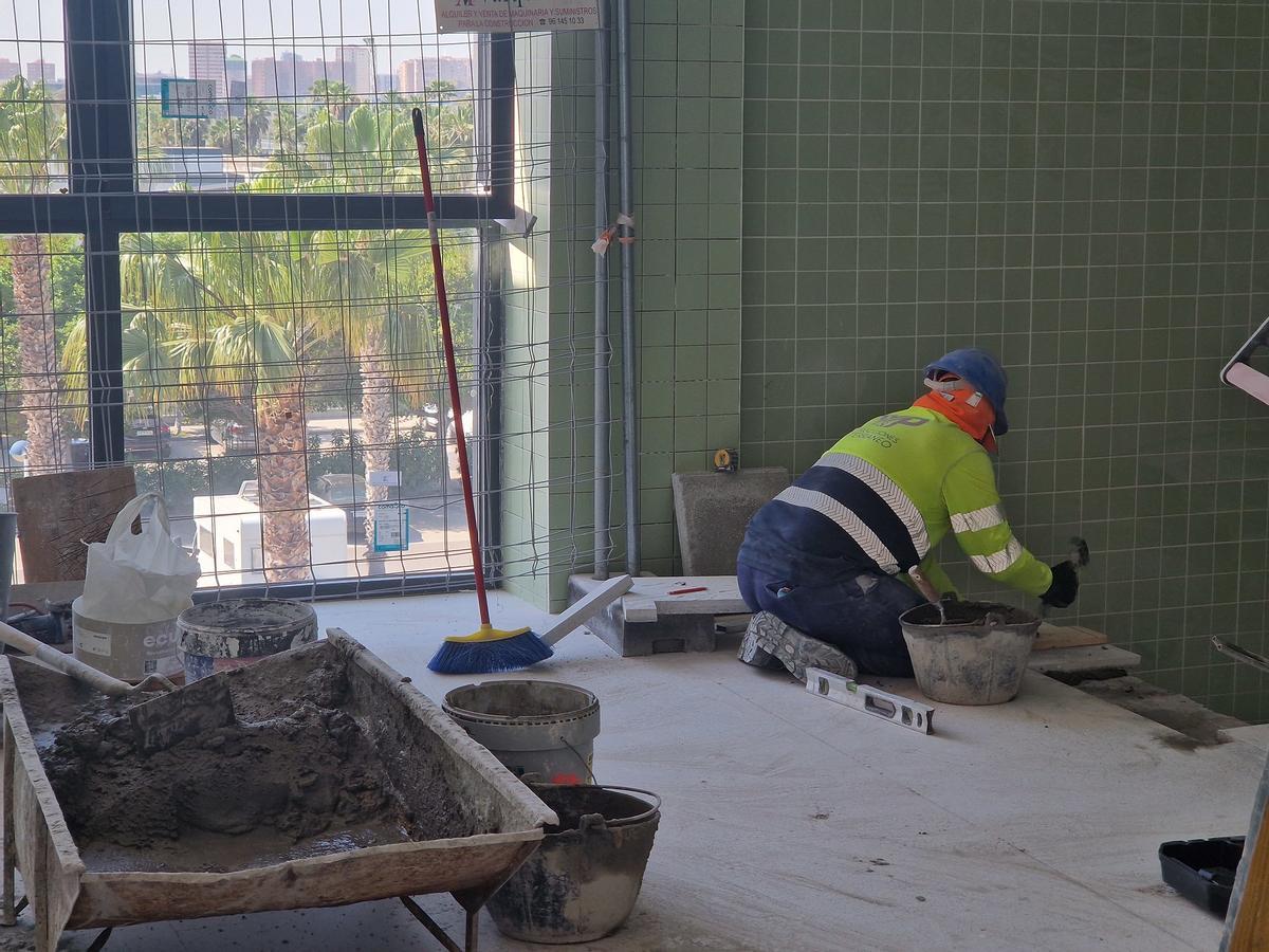 El nuevo IES La Patacona encara las últimas semanas de construcción con la climatización ya instalada.