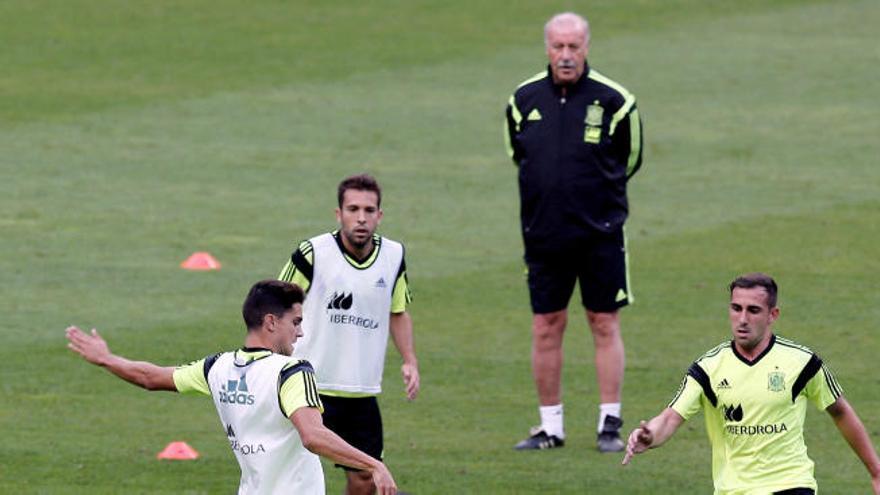 La lesión de Diego Costa ha dejado la delantera de la Selección en botas de Alcácer