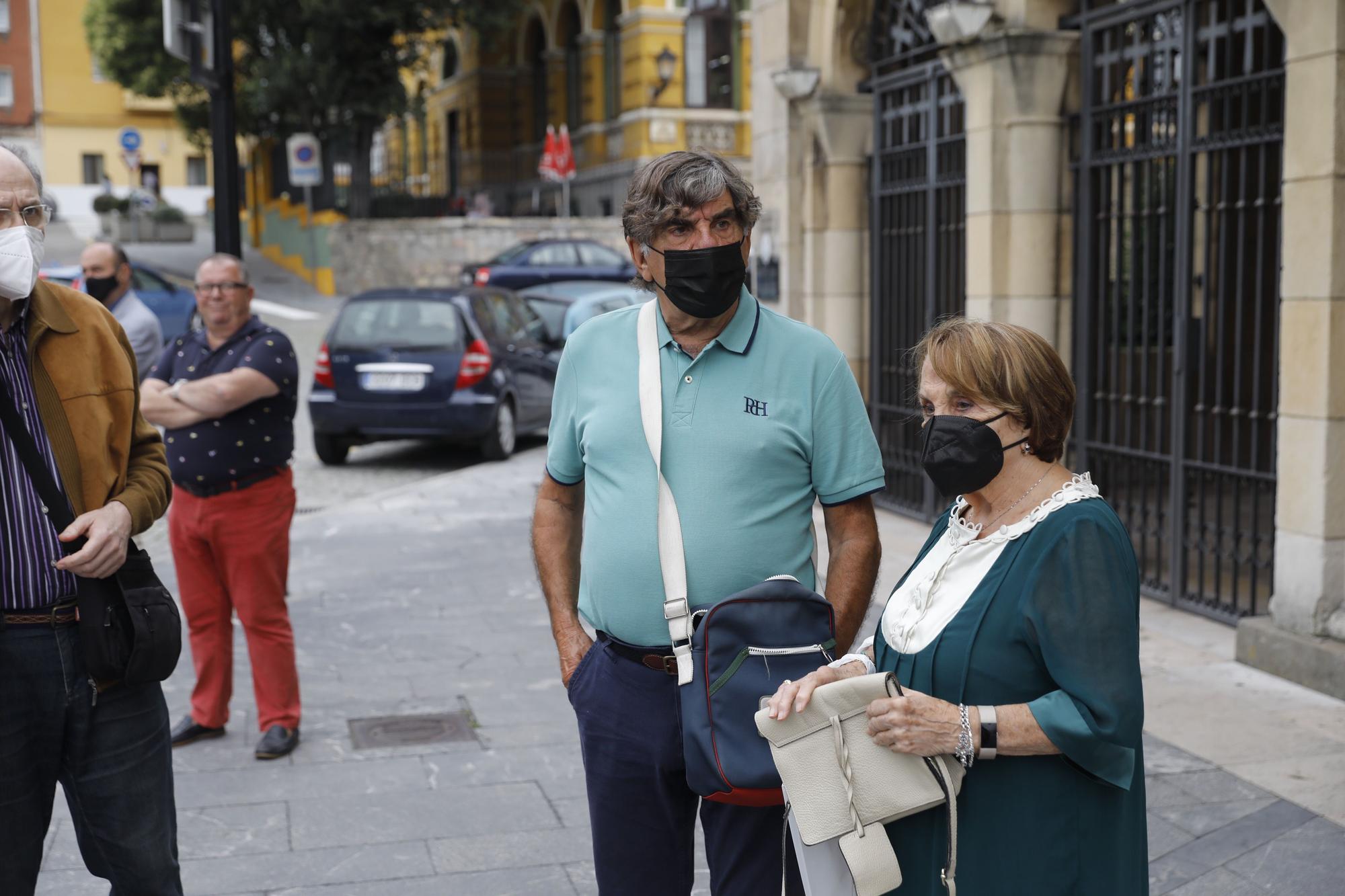 Emocionante despedida a Alfonso Peláez, gijonés “que vivió e hizo vivir la ciudad”