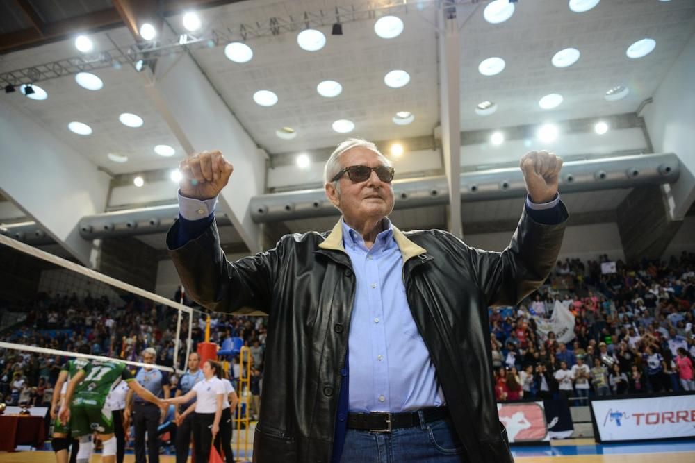 Palmas Volleyballer haben die spanische Meisterschaft gewonnen. Can Ventura besiegte am Samstag (29.4.) in der Halle von Son Moix den amtierenden Meister Almería mit 3:1-Sätzen.