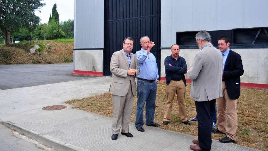 Ángel Bernardo Tahoces, Gonzalo Durán y Cores Tourís, en la visita ayer al polígono.