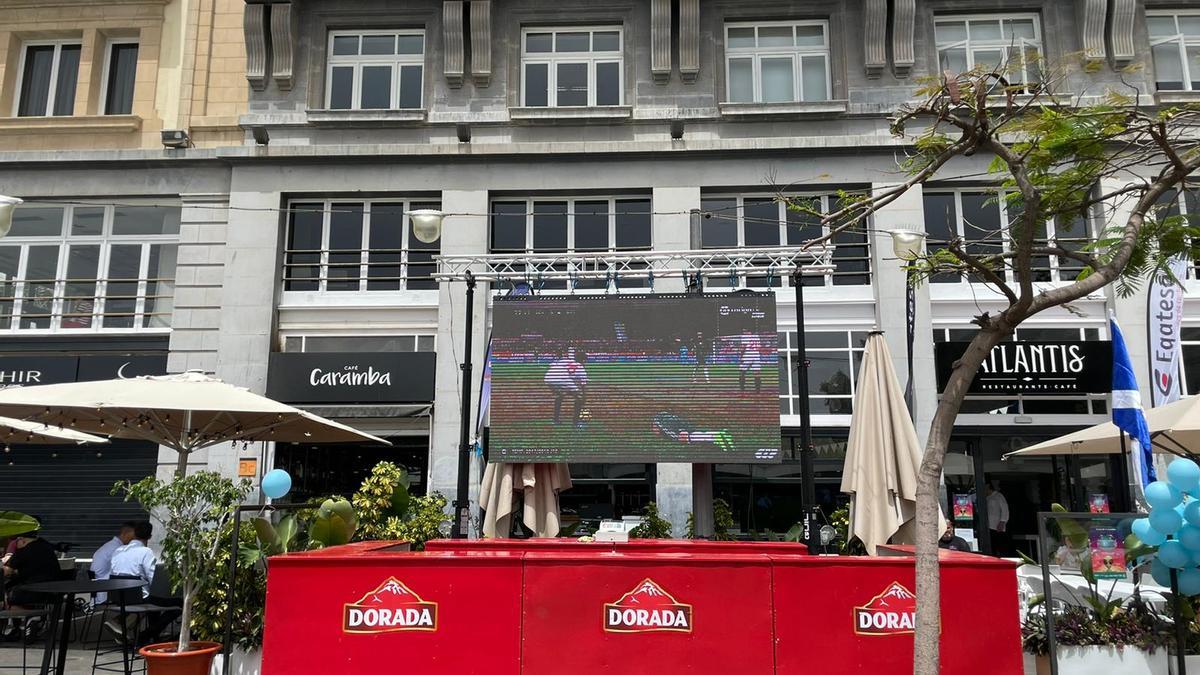 Un bar de Tenerife amb tot a punt pel partit d&#039;aquest vespre