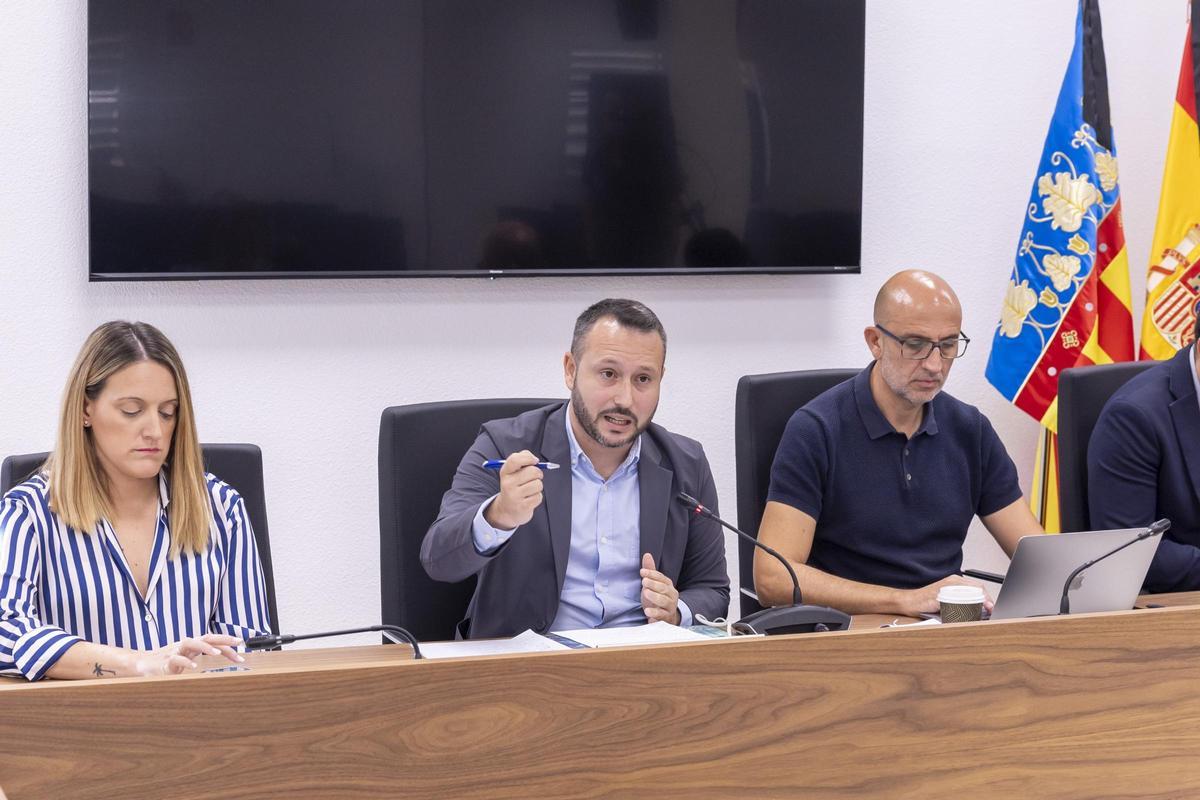 Councilor Domingo Paredes during the initial budget approval plenary session