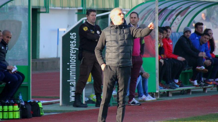 Javier Álvarez de los Mozos, entrenador del Villanovense.