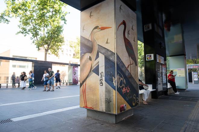 En imágenes | Las paradas del tranvía se llenan de arte en las principales calles de Zaragoza