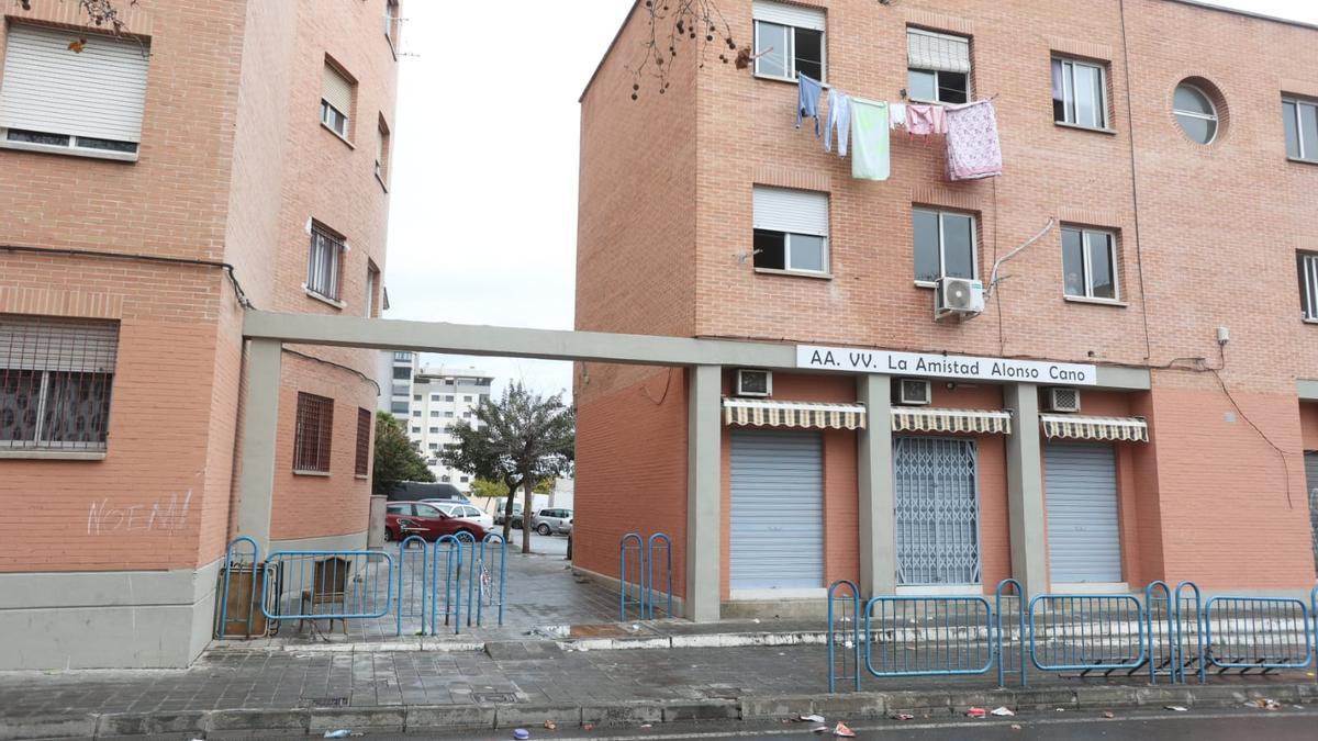 La calle Alonso Cano de Alicante, a la altura en la que se produjo el tiroteo, esta mañana.