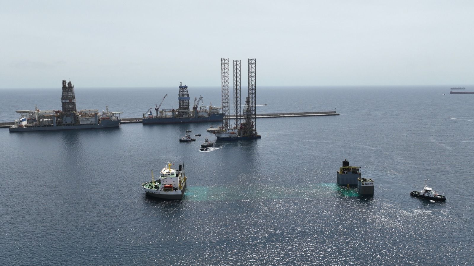 Plataforma 'Topaz Driller' en el Puerto de Las Palmas tras terminar sus trabajos en Egipto