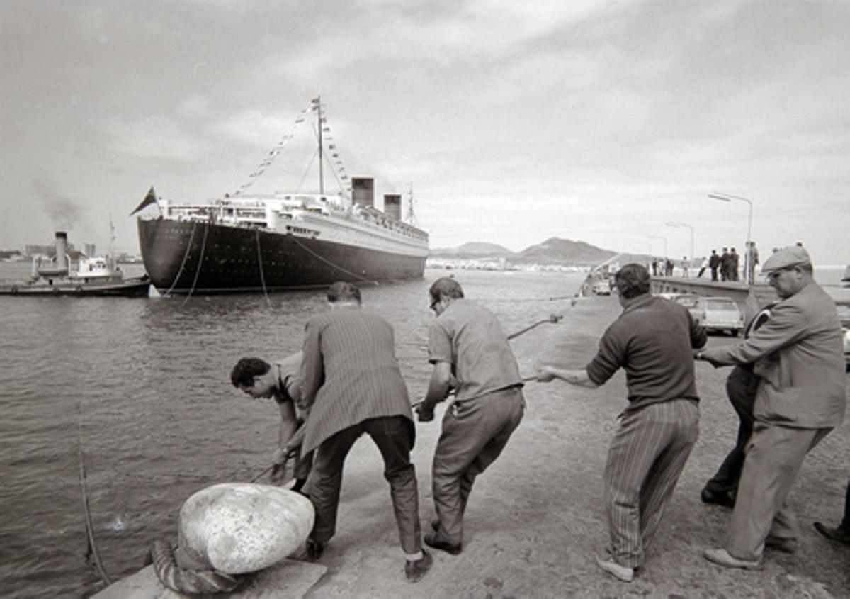 Llegada del 'Queen Elizabeth' en 1963. Francisco Rojas Fariña. Fachico