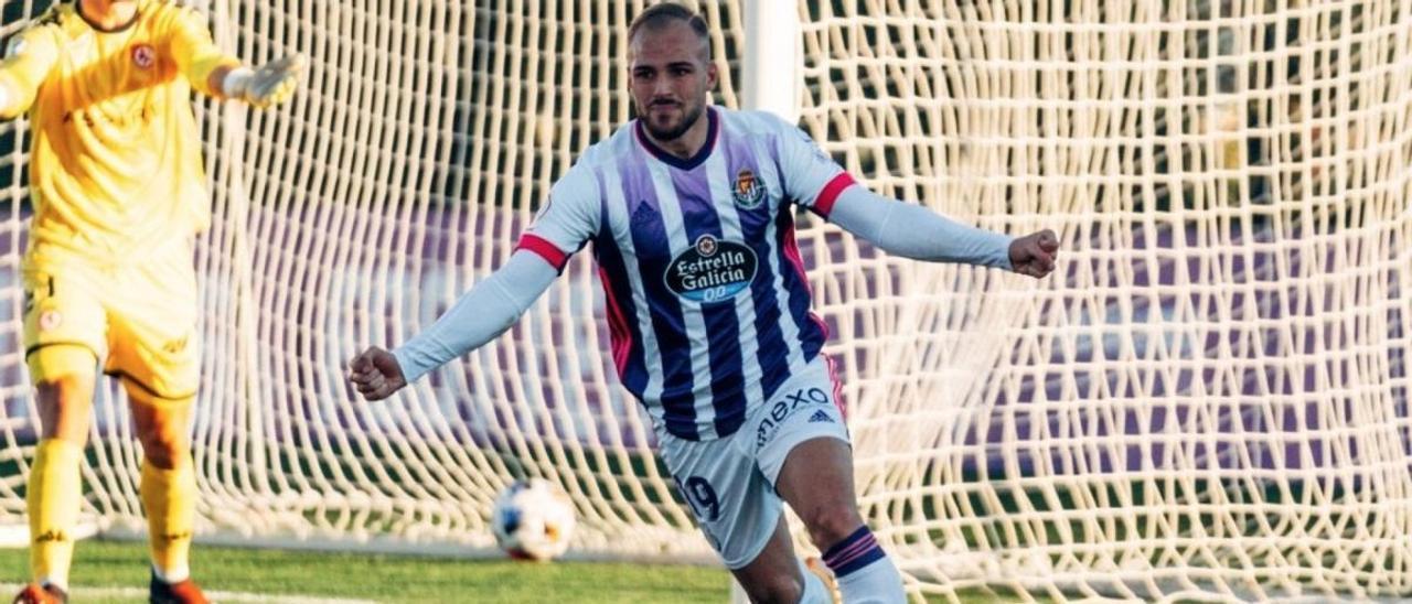 Sergio Benito celebra un gol durante el pasado curso con el Real Valladolid Promesas.