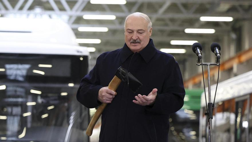 Aleksander Lukashenko, el émulo y títere de Putin con tres décadas en el poder sobre sus espaldas